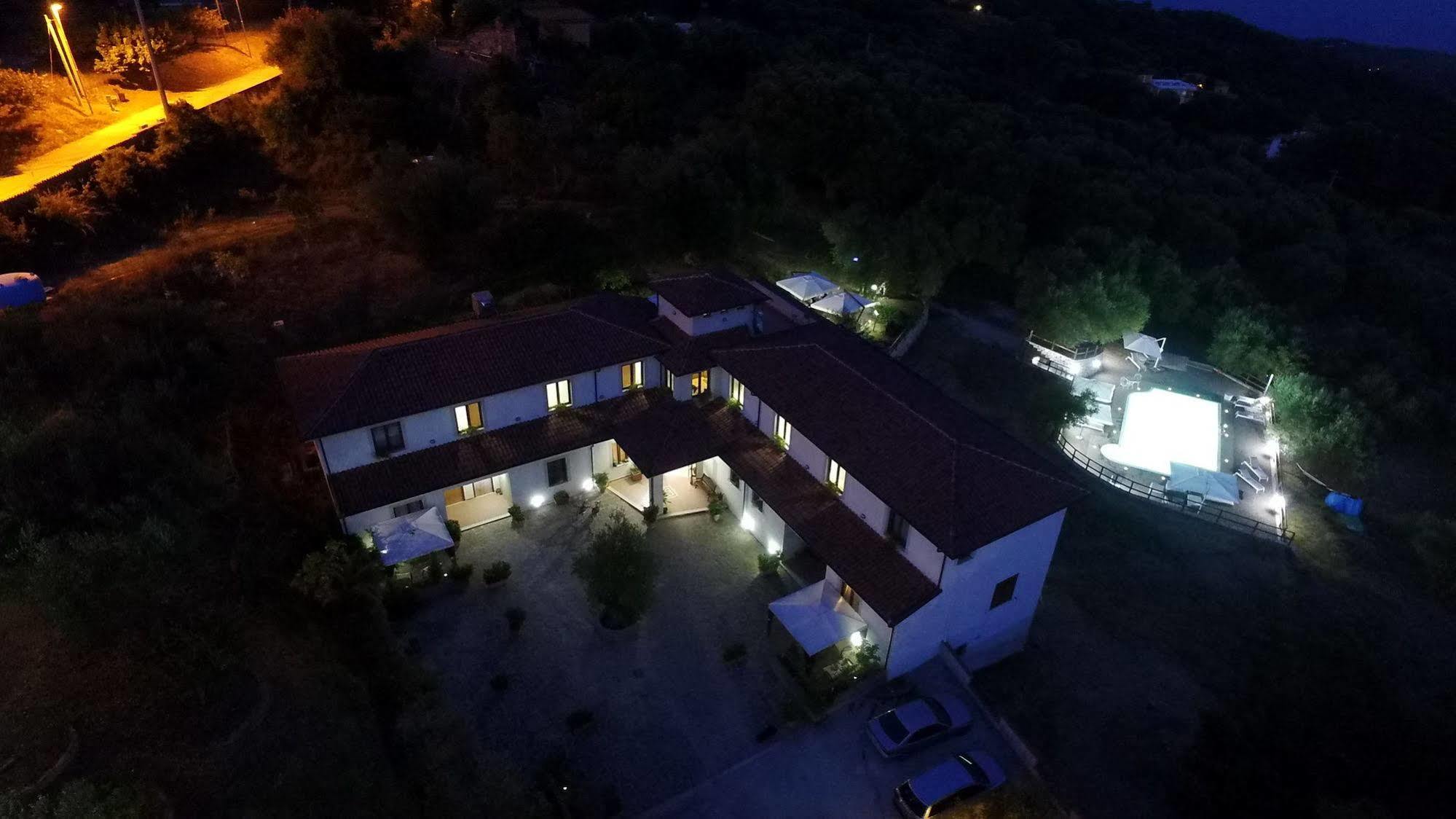 Tenuta Terre Di Bosco Oasi Di Relax Nel Cilento San Giovanni a Piro Exterior photo